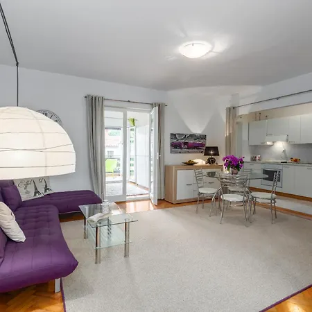 Enny Apartment *